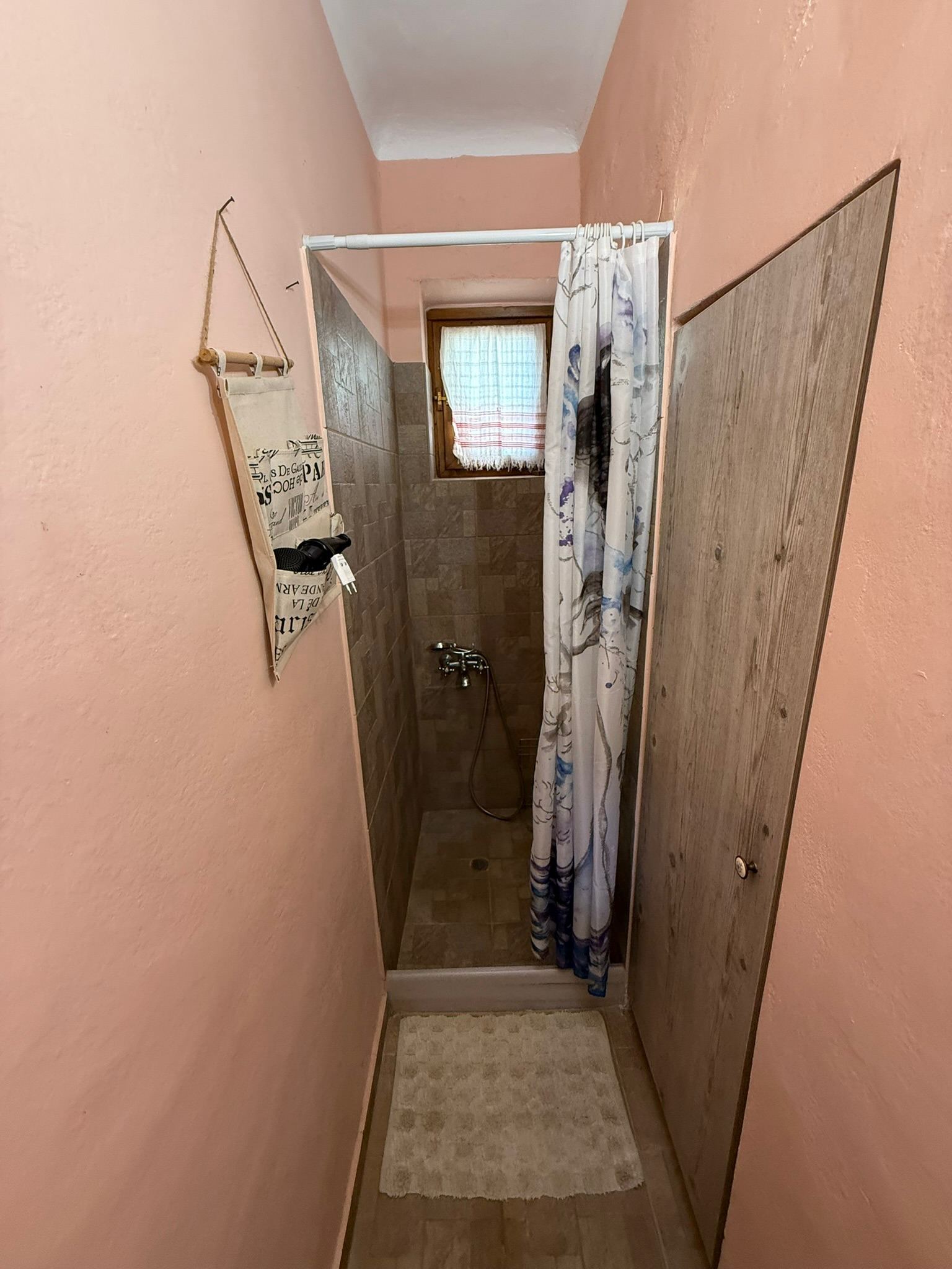 Private shower room