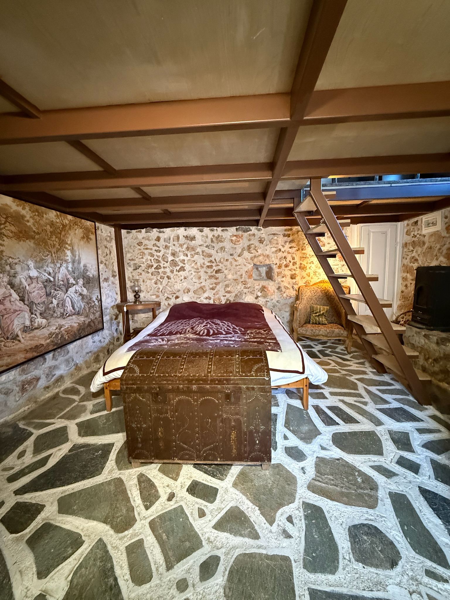 Ground-floor sleeping and sitting area