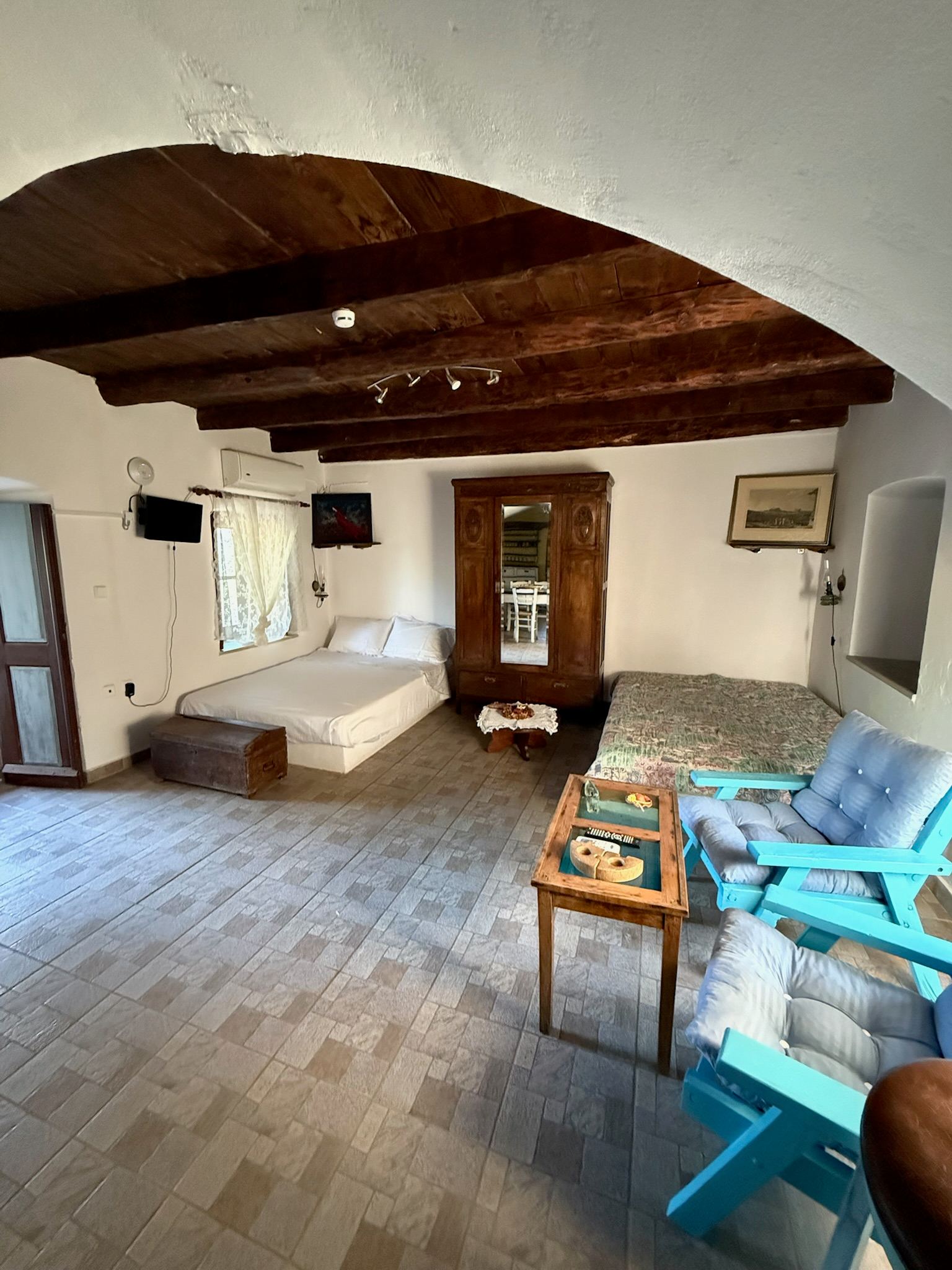 Bright sleeping and sitting area