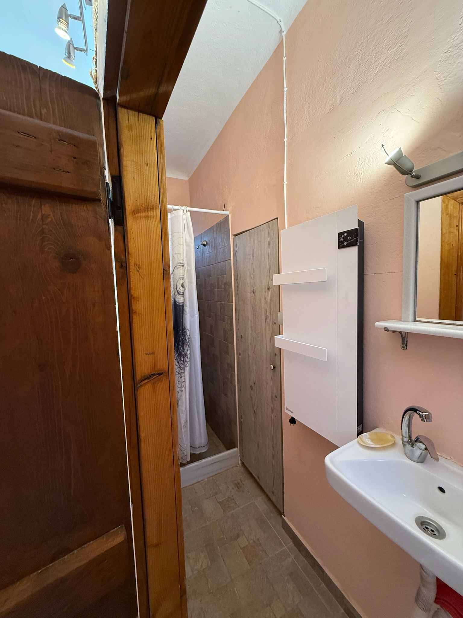 Bathroom and dressing details