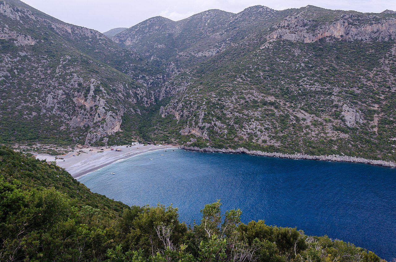 Vlychada beach below Reichea